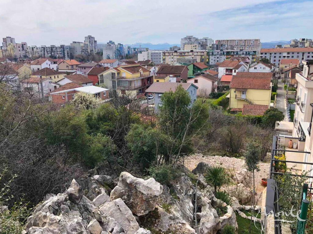 Urbanized land plot in the prestigious area of Podgoriczy 01