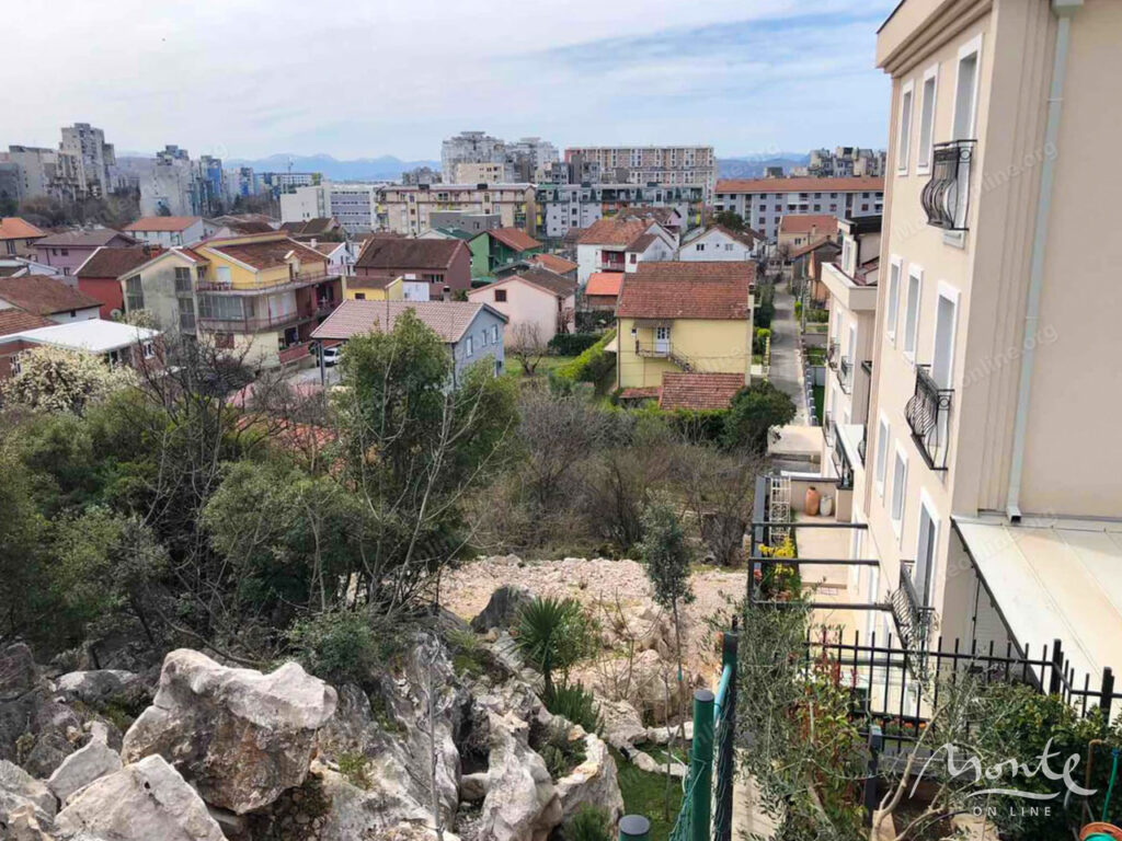 Urbanized land plot in the prestigious area of Podgoriczy 02