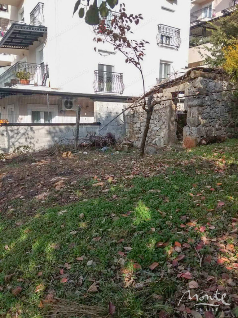 Urbanized land plot in the prestigious area of Podgoriczy 04