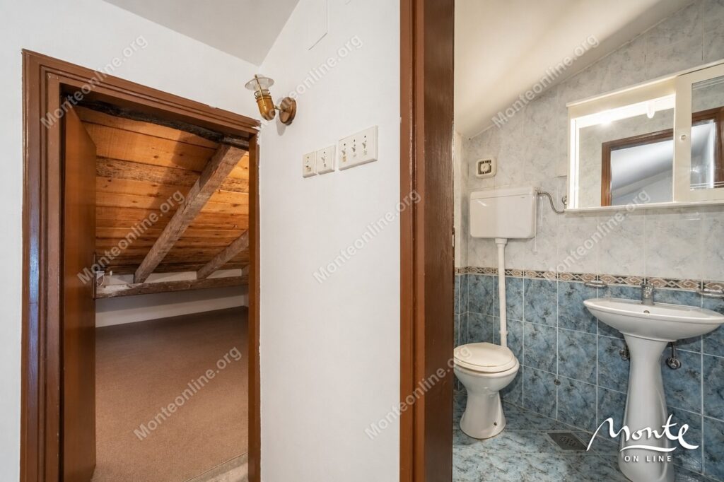 dupleks s 3 spalnyami i vidom na more v dobrote kotor 24