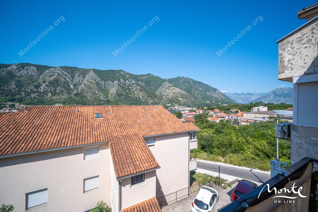 dupleks s 3 spalnyami i vidom na more v dobrote kotor 31