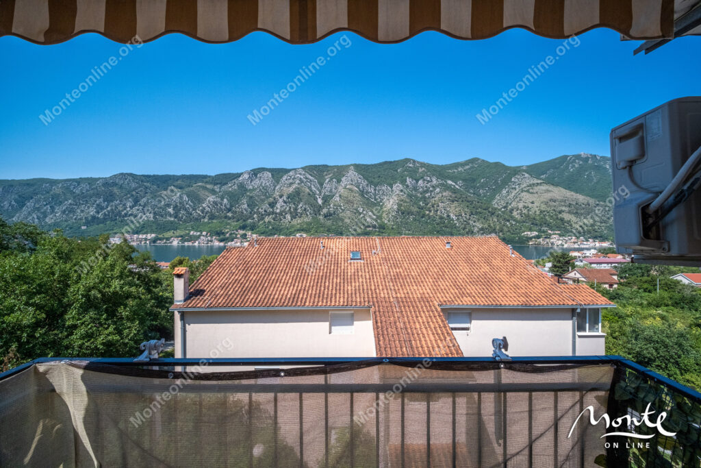 dupleks s 3 spalnyami i vidom na more v dobrote kotor 32