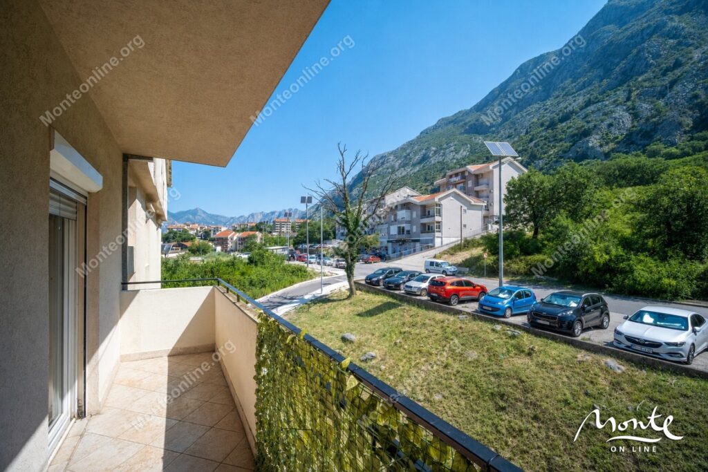 dupleks s 3 spalnyami i vidom na more v dobrote kotor 33