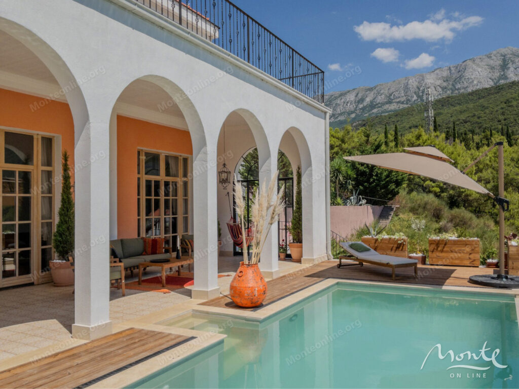 elegantnaya villa s bassejnom i panoramnym vidom na more v ratishevine herczeg novi 01