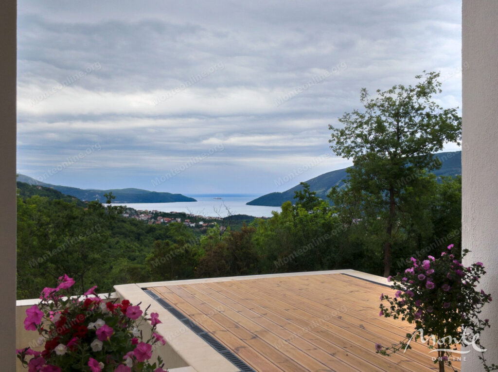 elegantnaya villa s bassejnom i panoramnym vidom na more v ratishevine herczeg novi 40