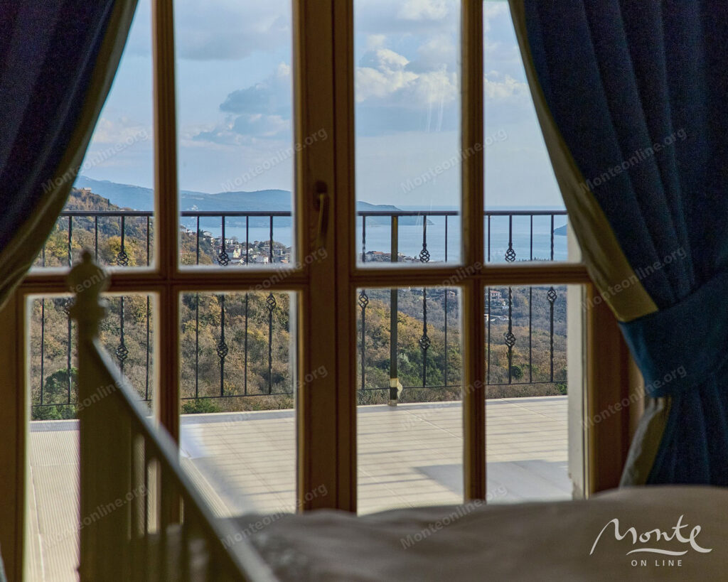 elegantnaya villa s bassejnom i panoramnym vidom na more v ratishevine herczeg novi 43