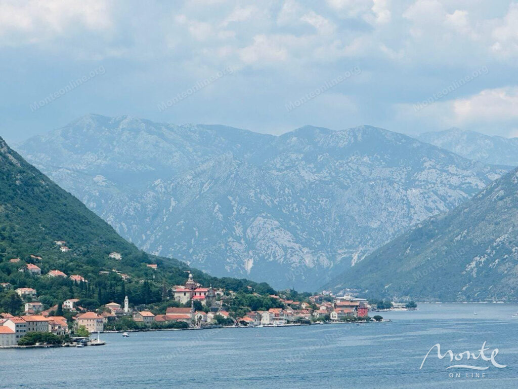 funkczionalnaya dvuhspalnaya kvartira s dvumya balkonami i parkovkoj v dobrote kotor 37