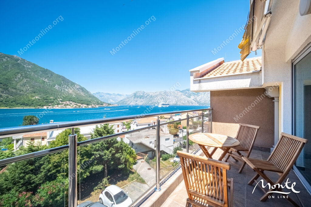 kvartira s 2 spalnyami i panoramnym vidom na more v dobrote kotor 01