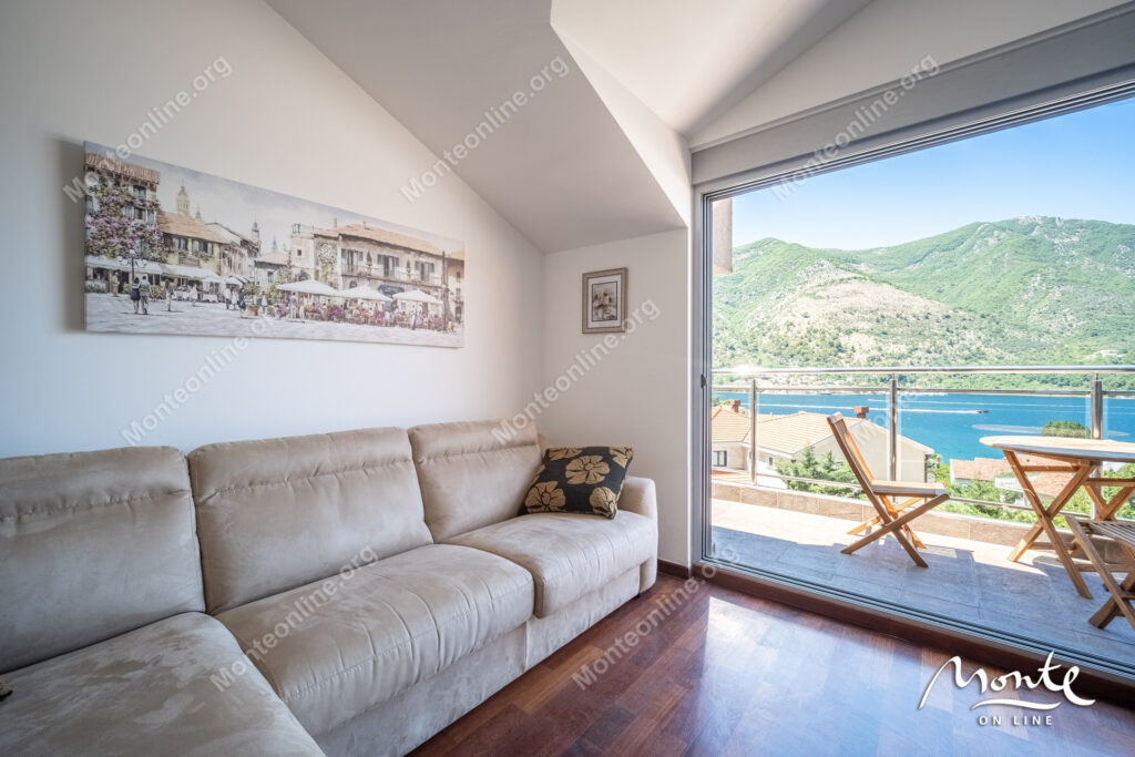 kvartira s 2 spalnyami i panoramnym vidom na more v dobrote kotor 07
