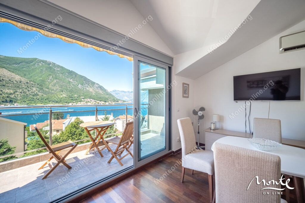 kvartira s 2 spalnyami i panoramnym vidom na more v dobrote kotor 08