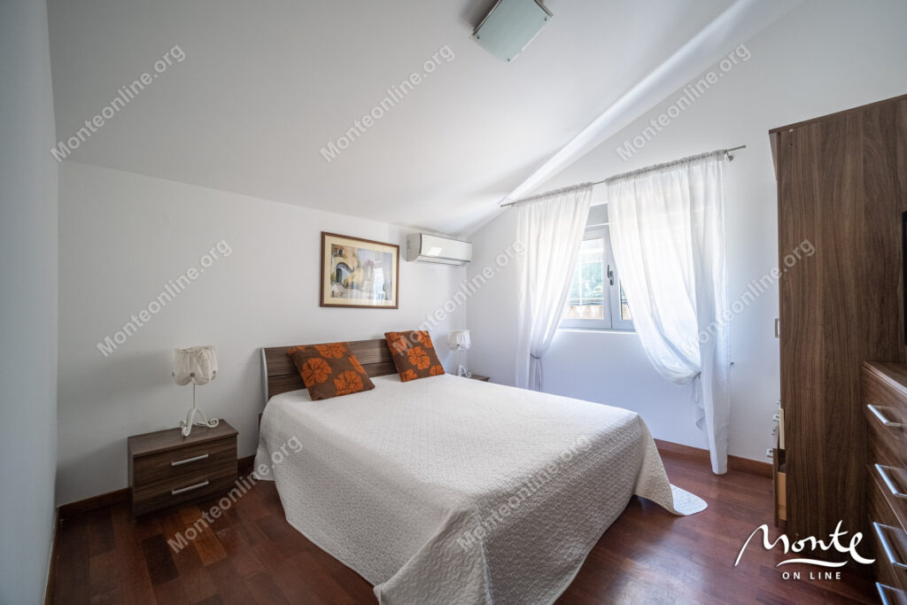 kvartira s 2 spalnyami i panoramnym vidom na more v dobrote kotor 13
