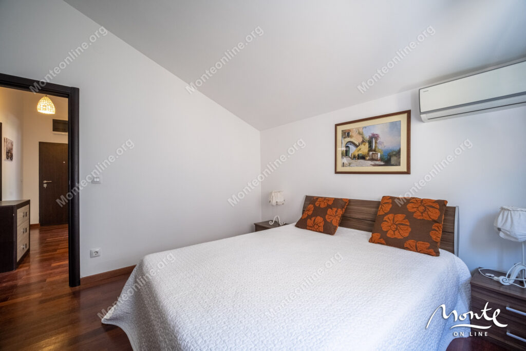 kvartira s 2 spalnyami i panoramnym vidom na more v dobrote kotor 15