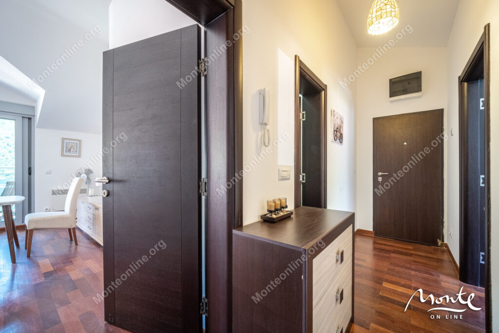 kvartira s 2 spalnyami i panoramnym vidom na more v dobrote kotor 18