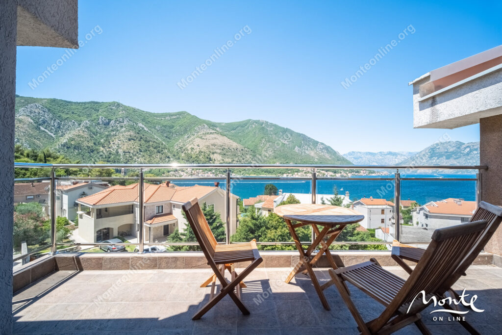 kvartira s 2 spalnyami i panoramnym vidom na more v dobrote kotor 21