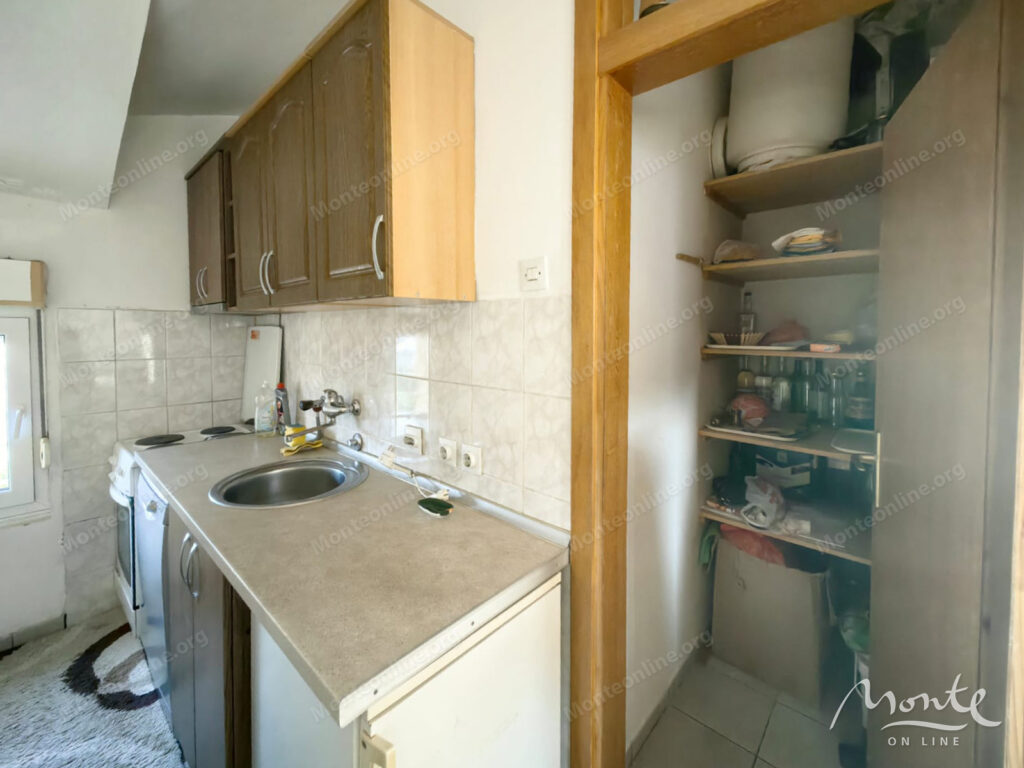 two-bedroom apartment with a terrace in Masline Podgoricza 04