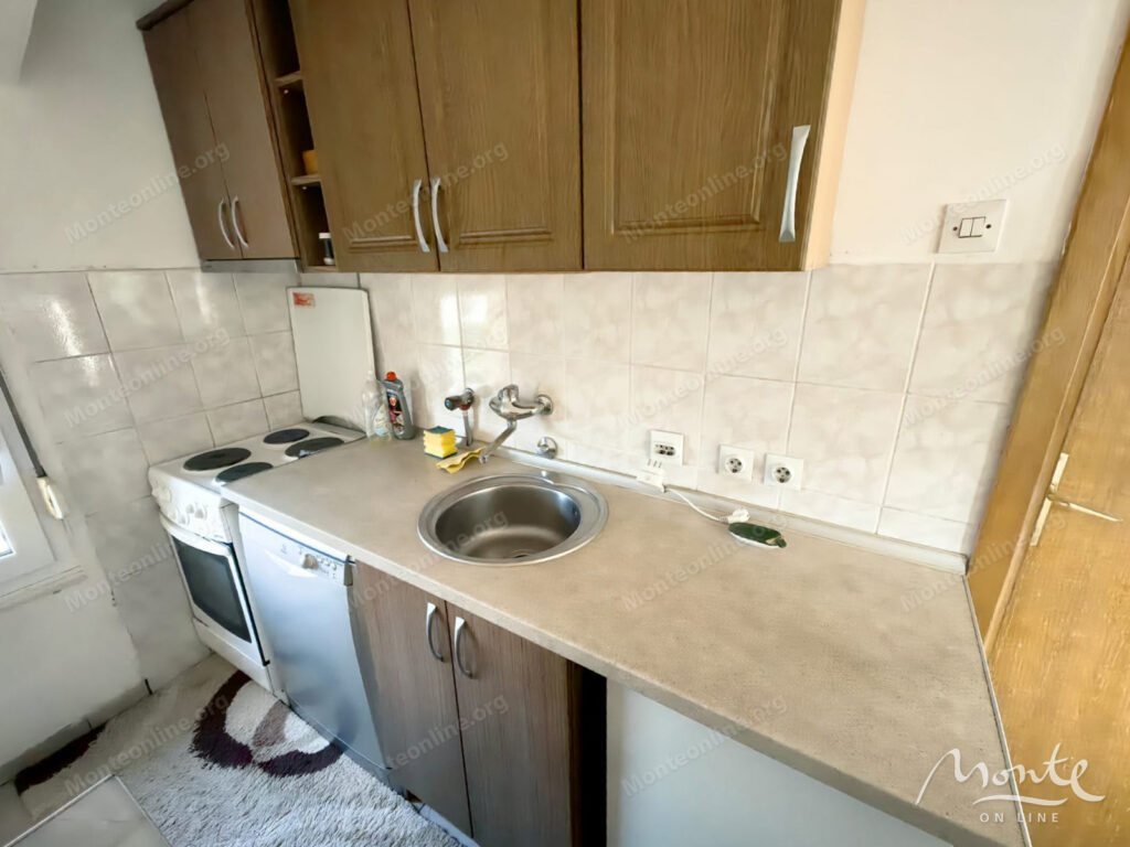 two-bedroom apartment with a terrace in Masline Podgoricza 05