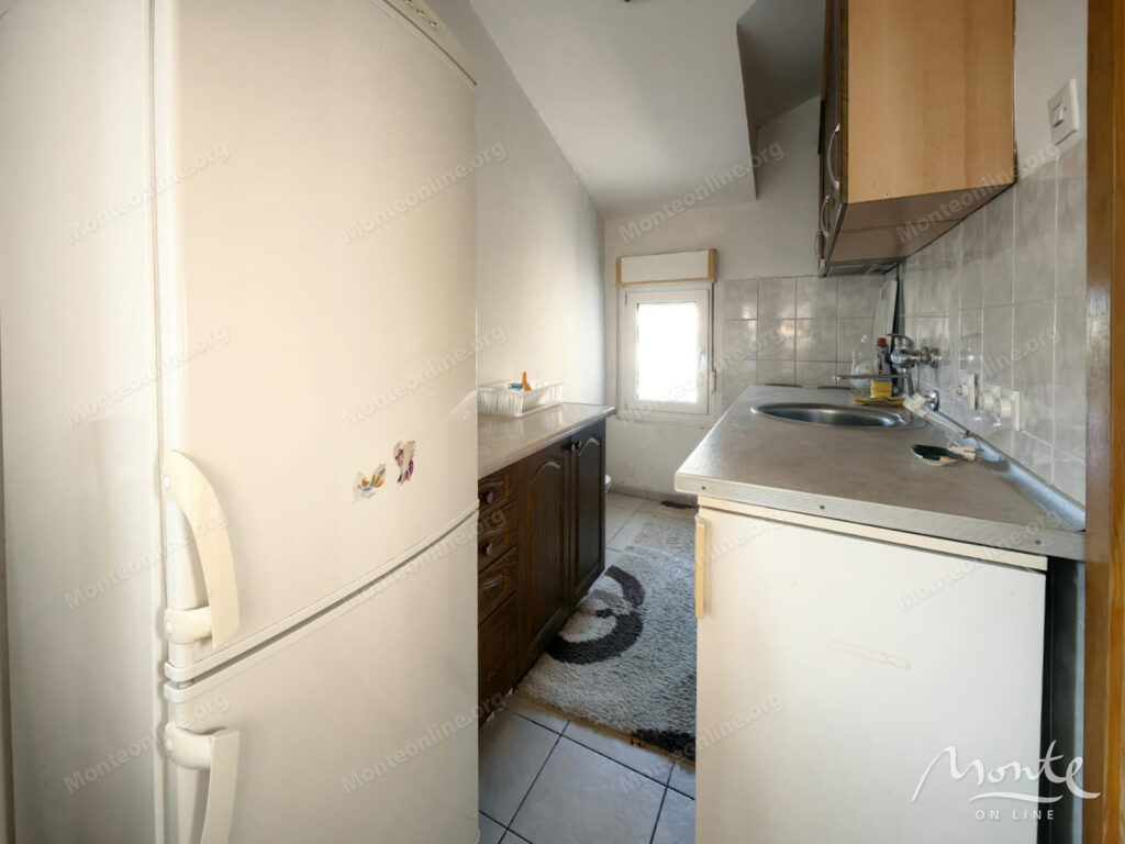 two-bedroom apartment with a terrace in Masline Podgoricza 07