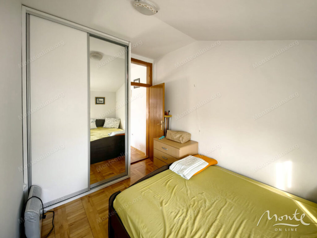 two-bedroom apartment with a terrace in Masline Podgoricza 08