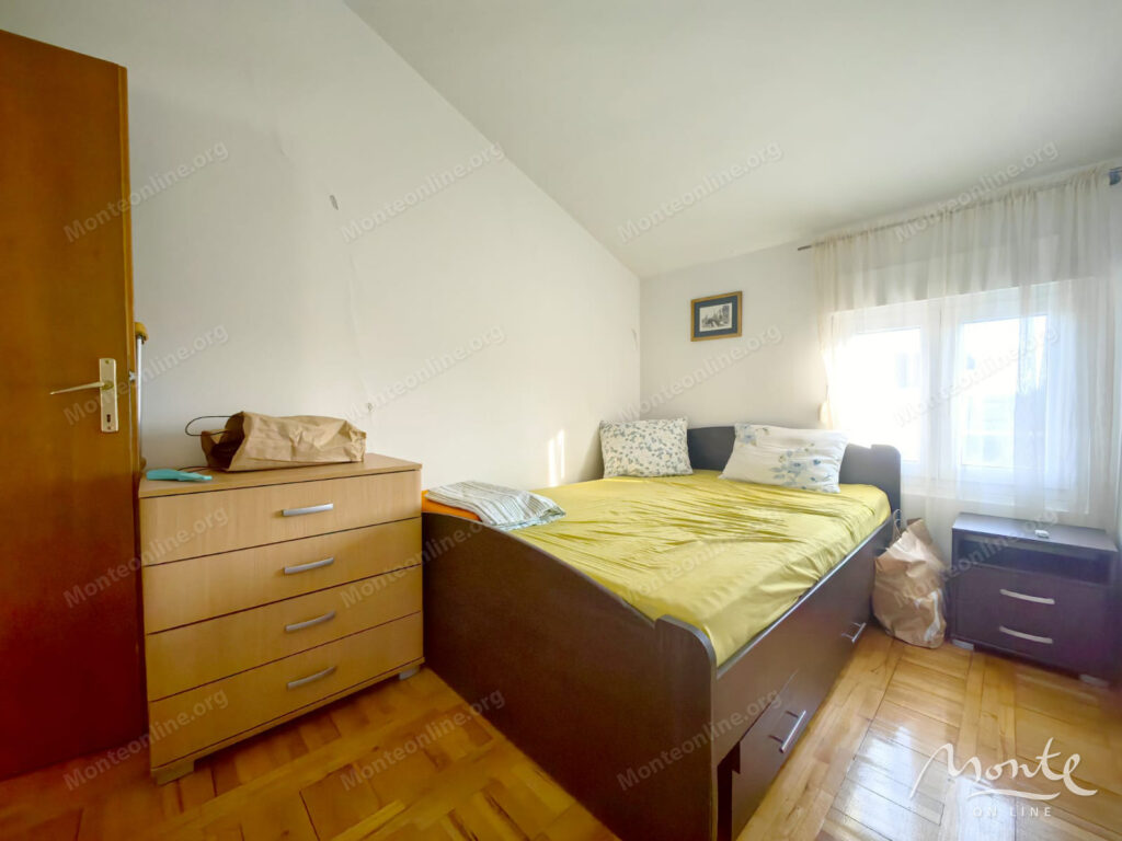 two-bedroom apartment with a terrace in the masline podgoricza 09 district