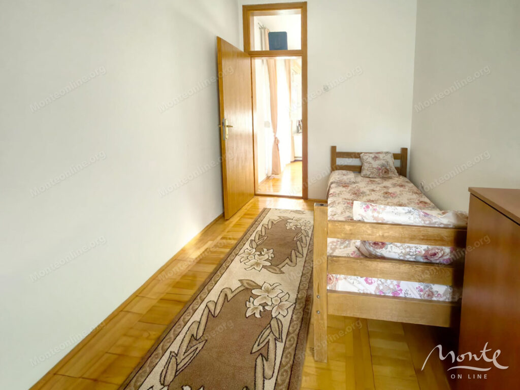 two-bedroom apartment with a terrace in Masline Podgoricza 11
