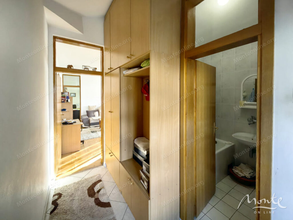 two-bedroom apartment with a terrace in the masline podgoricza 13 district
