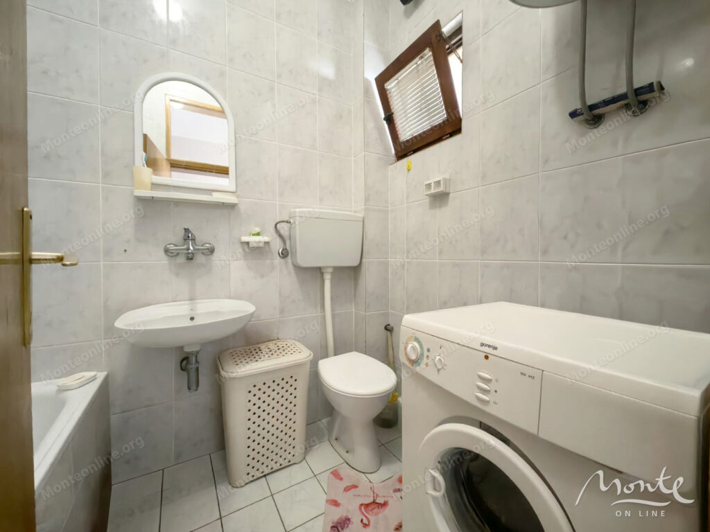 two-bedroom apartment with a terrace in Masline Podgoricza 15