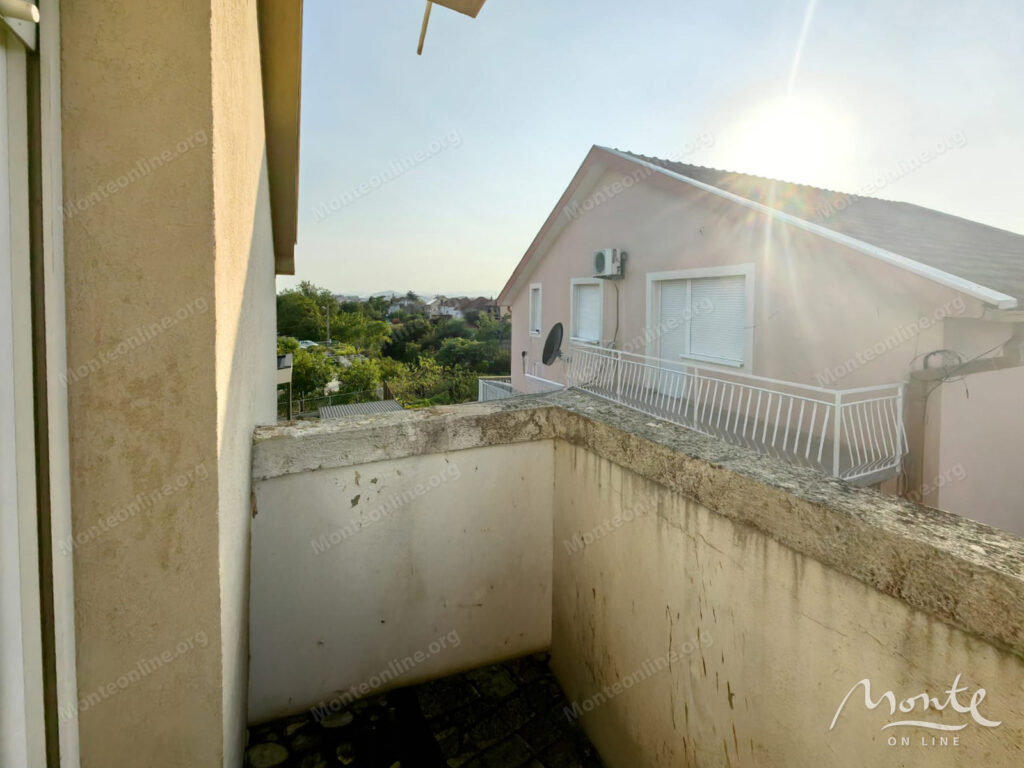 two-bedroom apartment with a terrace in the Masline Podgoricza 16 district