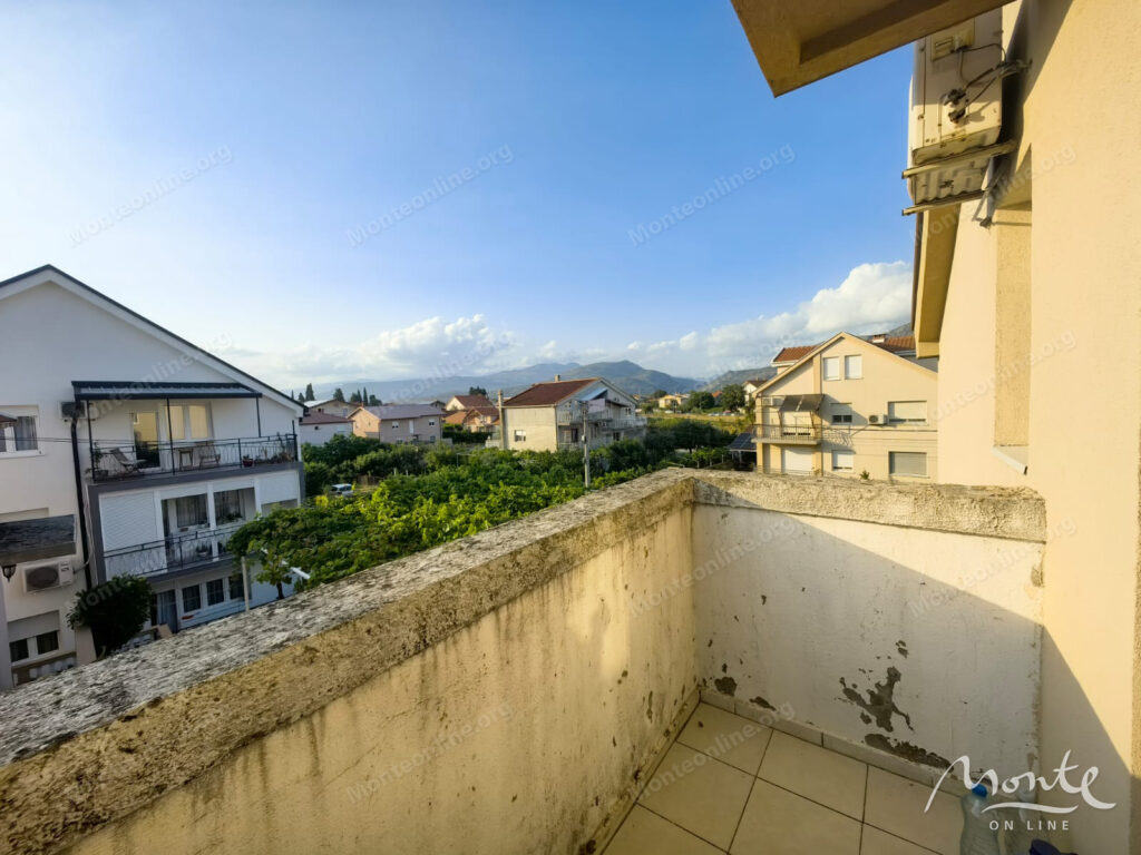 two-bedroom apartment with a terrace in Masline Podgoricza 17