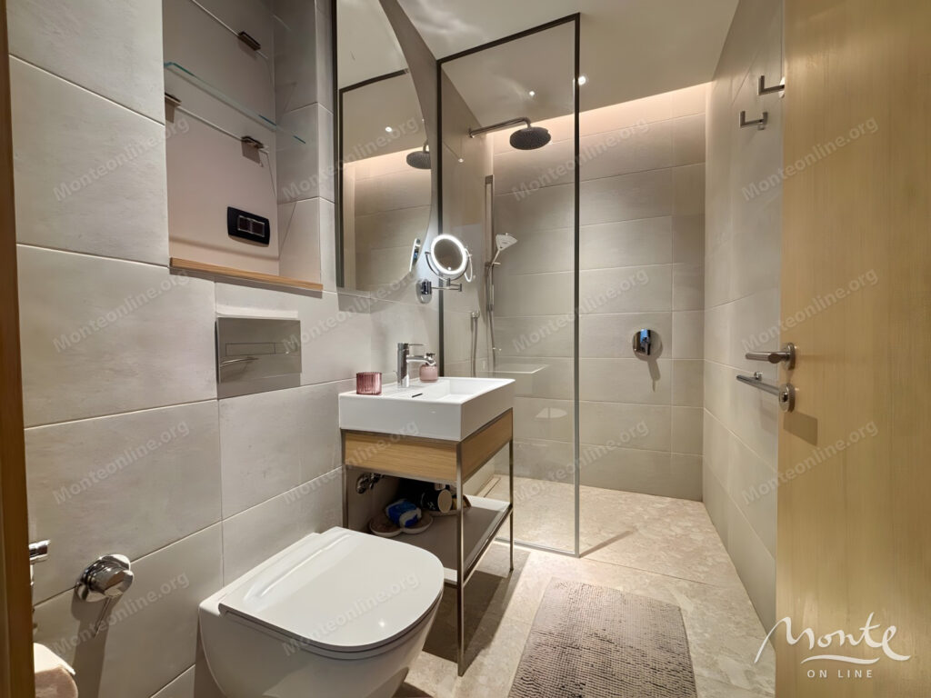roskoshnaya kvartira s 3 spalnyami v boka place porto montenegro 23