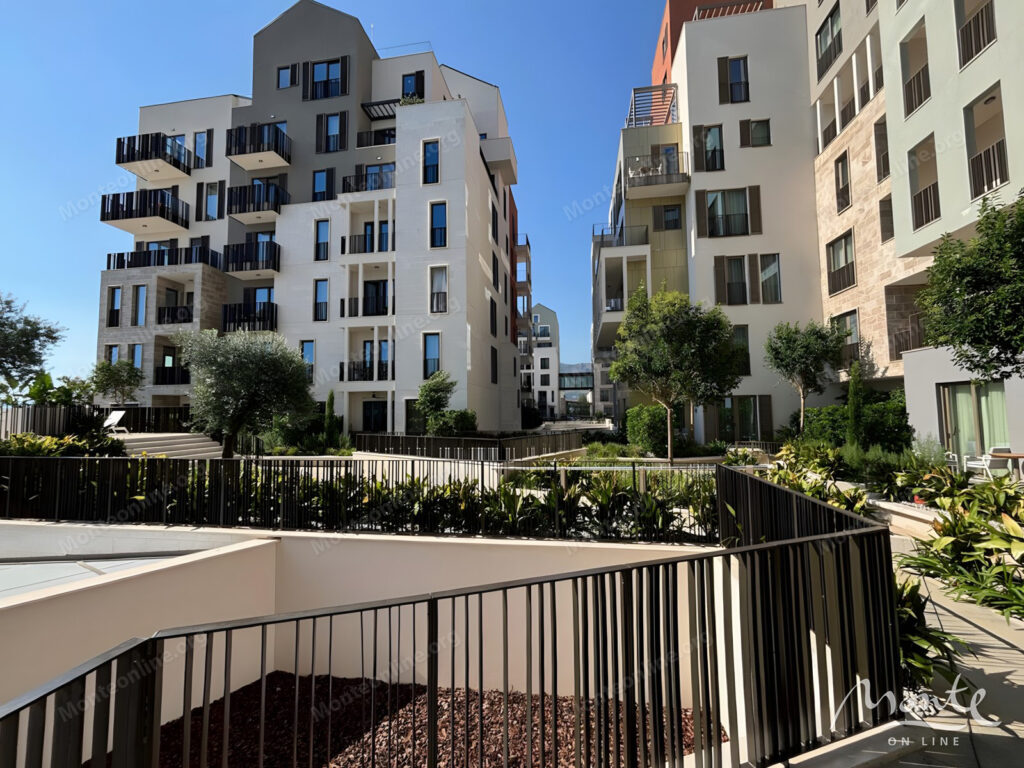 roskoshnaya kvartira s 3 spalnyami v boka place porto montenegro 25