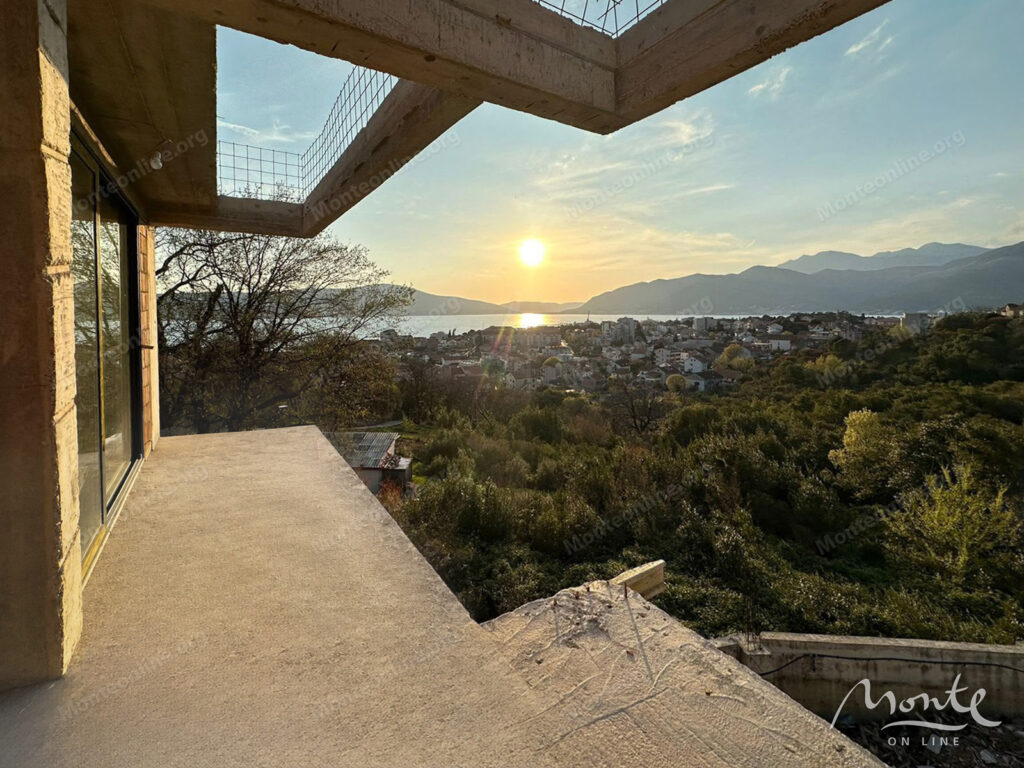 sovremennaya villa s panoramnym vidom na tivatskij zaliv 07
