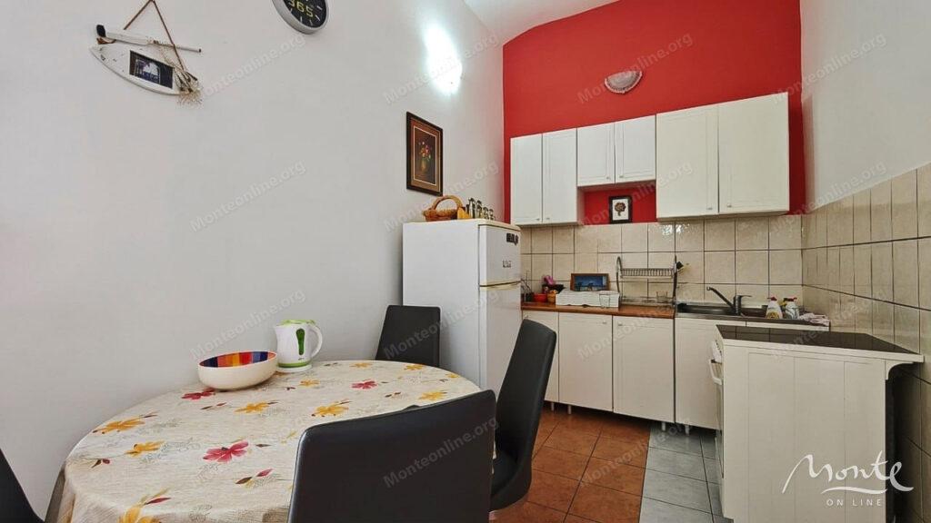 svetlaya kvartira s 1 spalnej i panoramnoj terrasoj v rafailovichah 04