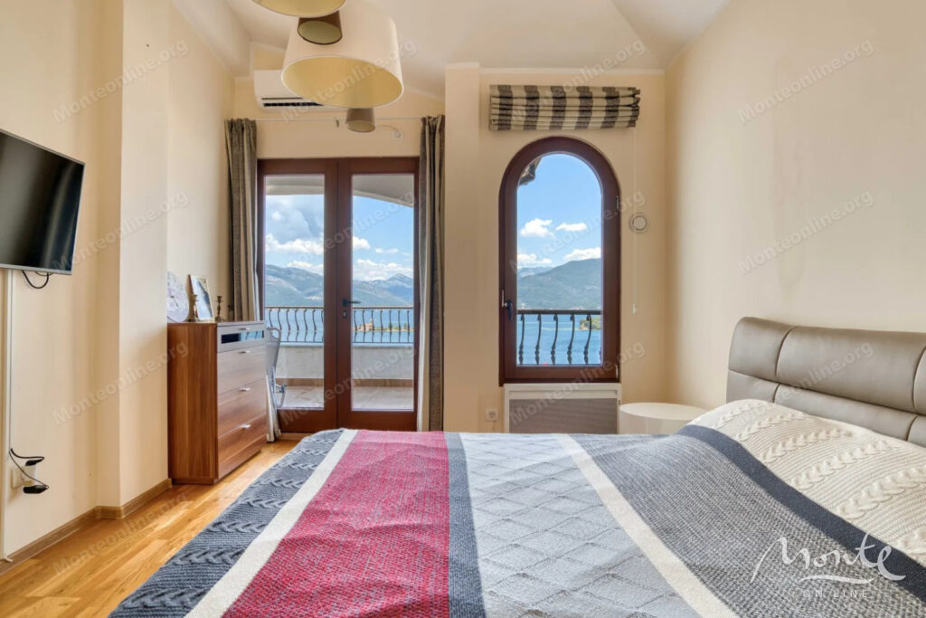 trehetazhnyj dom s panoramnym vidom na zaliv v bogishichi tivat 06
