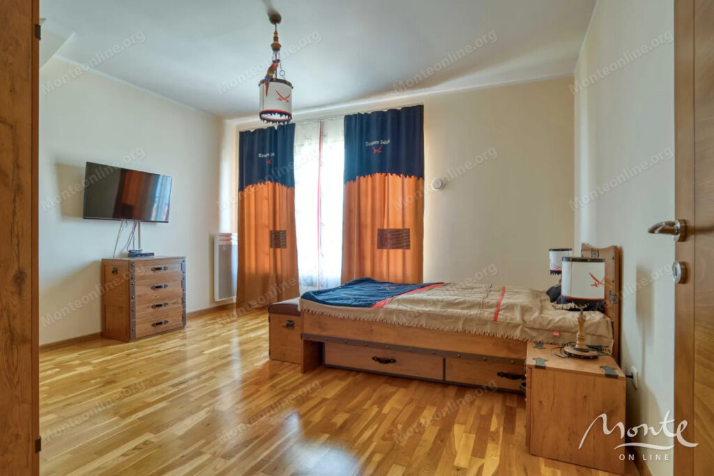trehetazhnyj dom s panoramnym vidom na zaliv v bogishichi tivat 09
