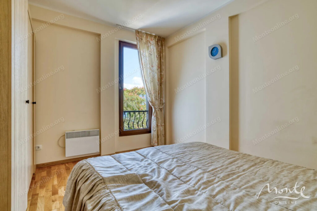 trehetazhnyj dom s panoramnym vidom na zaliv v bogishichi tivat 10