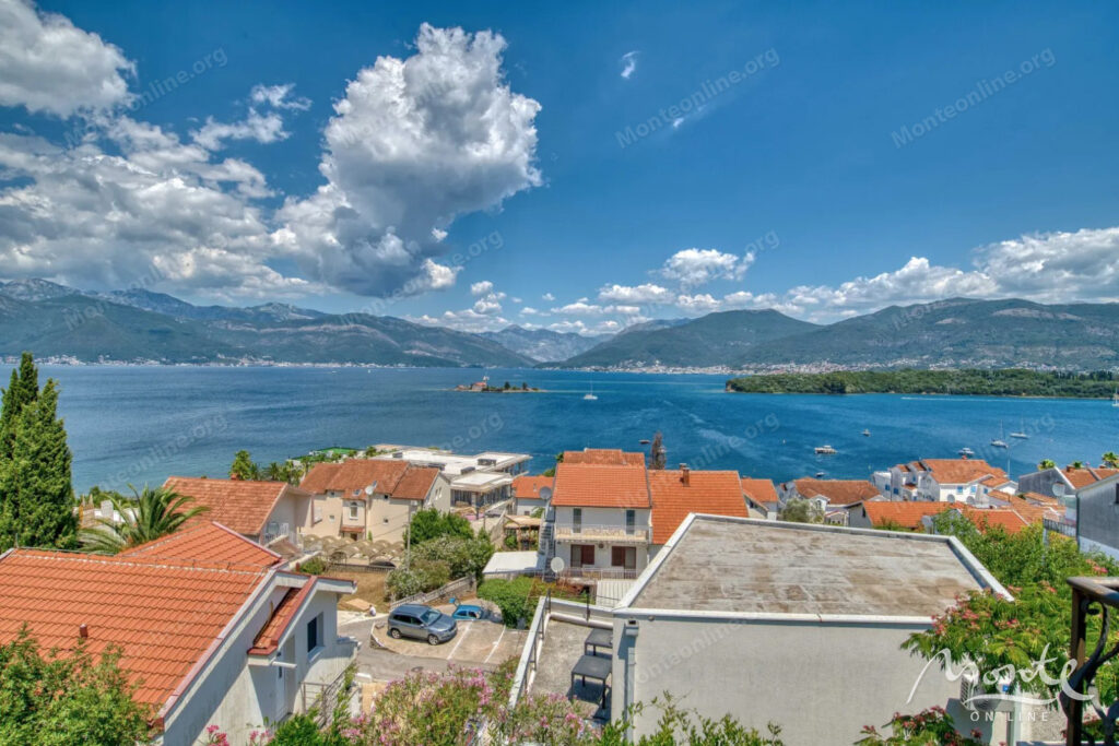 trehetazhnyj dom s panoramnym vidom na zaliv v bogishichi tivat 16