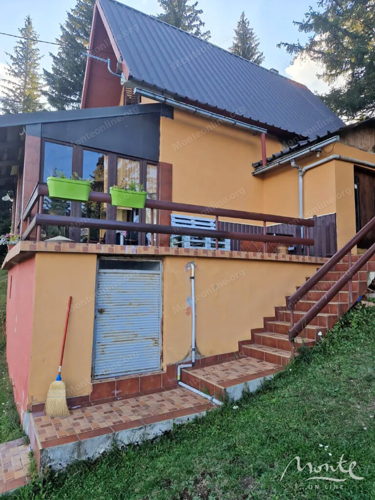 uyutnyj semejnyj dom v zhivopisnom rajone zhablyaka 03