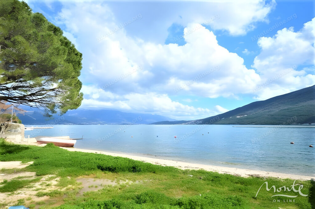 villa na pervoj linii so svoim plyazhem i prichalom v dzhenovichi herczeg novi 05