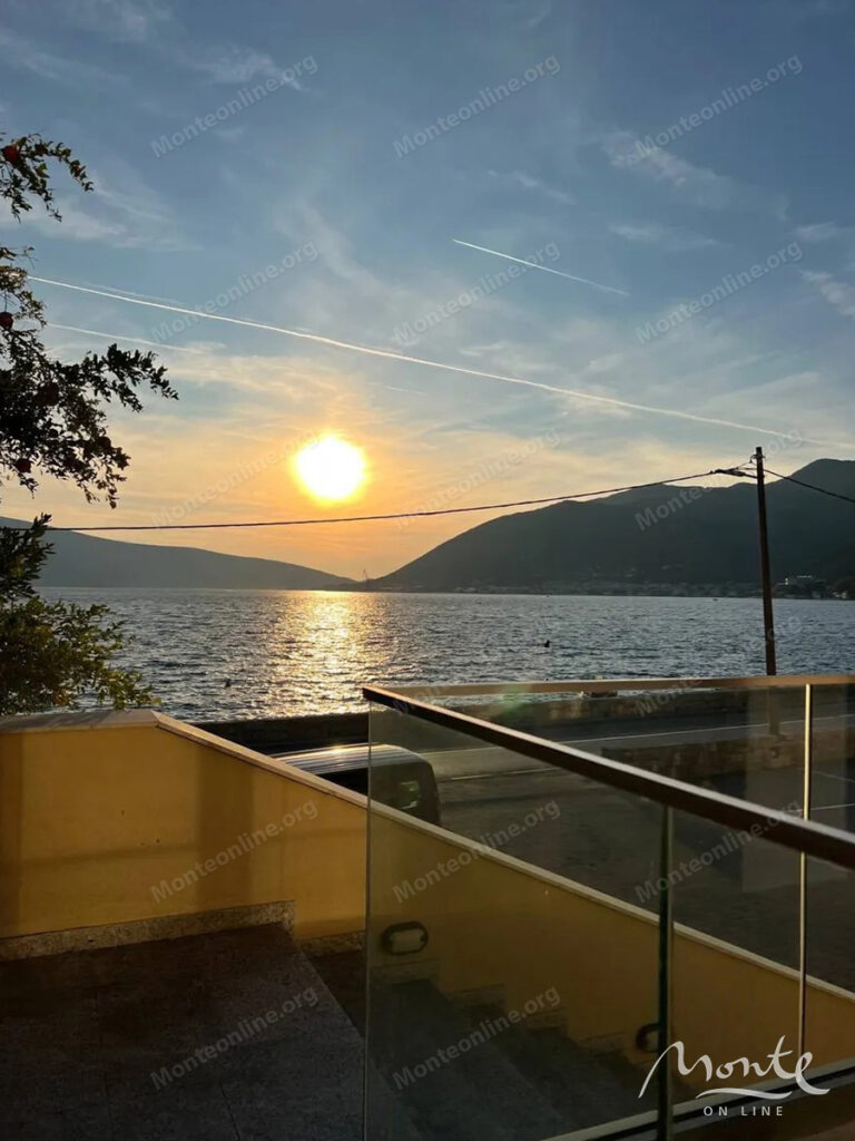 apartamenty s 1 spalnej v donya lastve tivat pervaya liniya u morya 01