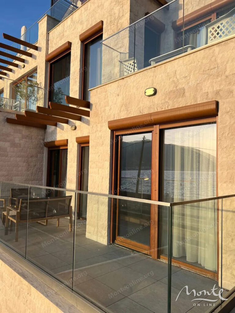 apartamenty s 1 spalnej v donya lastve tivat pervaya liniya u morya 18