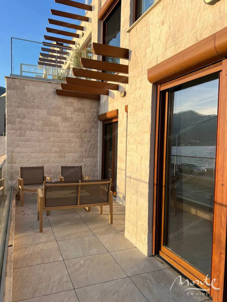 apartamenty s 1 spalnej v donya lastve tivat pervaya liniya u morya 19