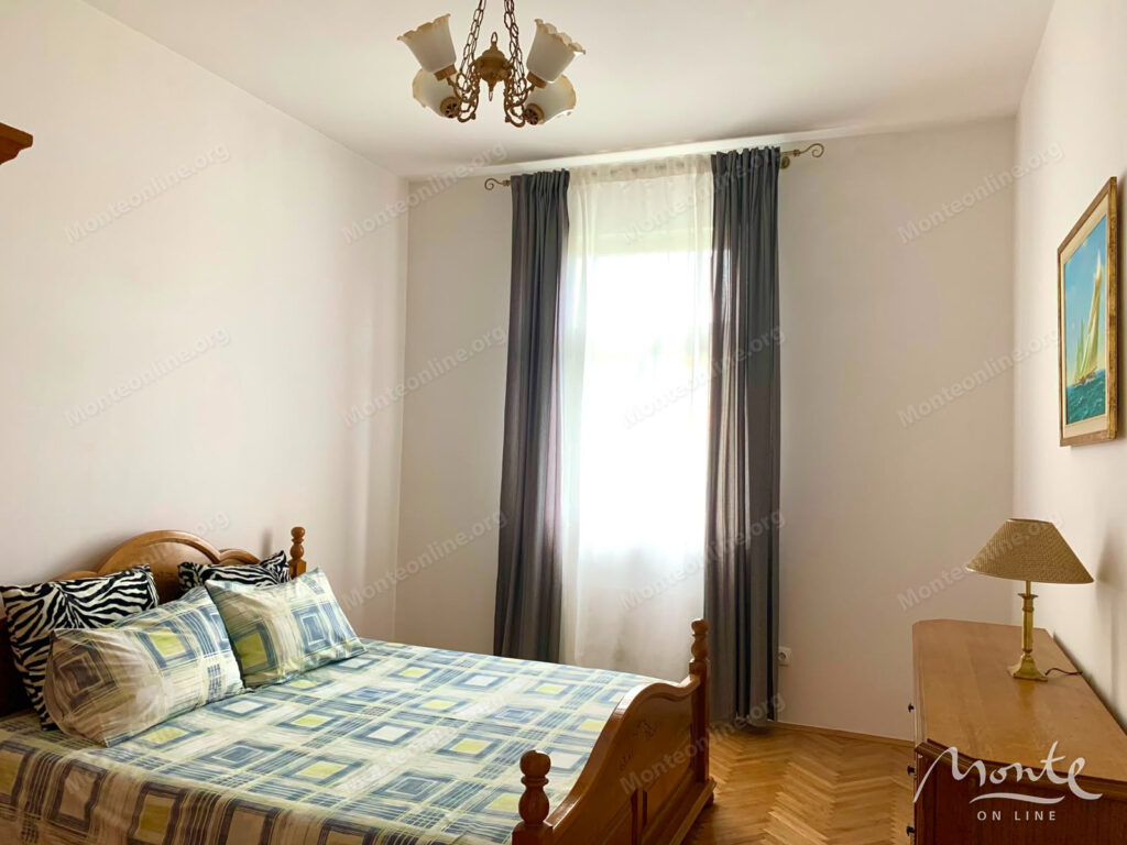 dom s bolshim zemelnym uchastkom v radovichah poluostrov lushticza 19