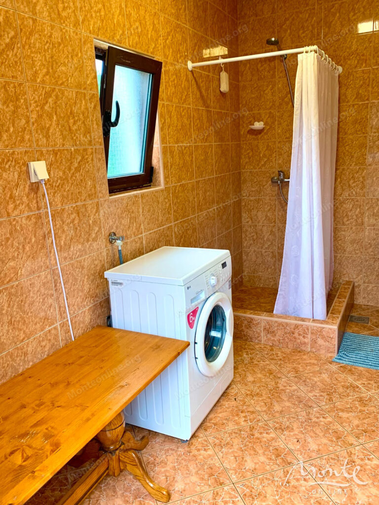 dom s bolshim zemelnym uchastkom v radovichah poluostrov lushticza 30