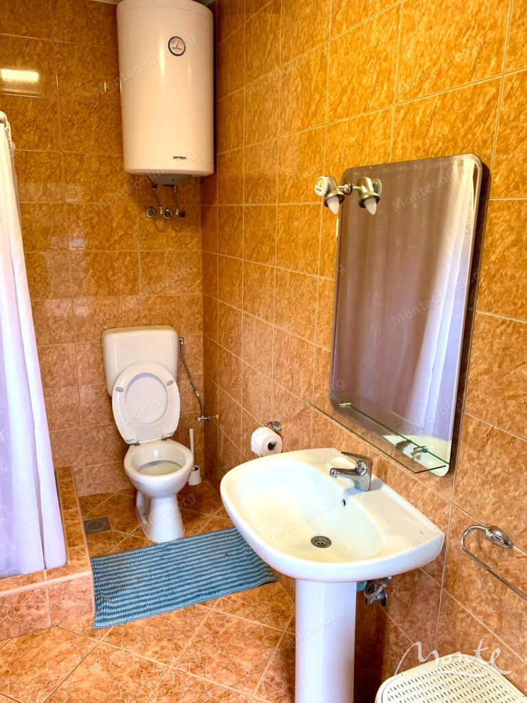 dom s bolshim zemelnym uchastkom v radovichah poluostrov lushticza 31