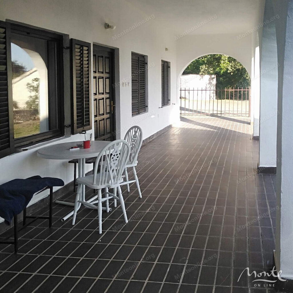 gostinicza pod restavracziyu s panoramnymi vidy na more vg petrovacz 07