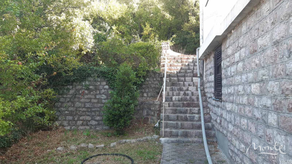 gostinicza pod restavracziyu s panoramnymi vidy na more vg petrovacz 29