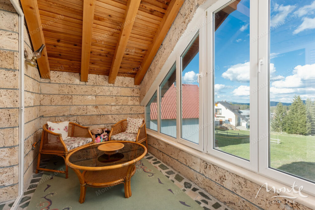 prostornyj dom v czentre zhablyaka ryadom s naczionalnym parkom durmitor 17