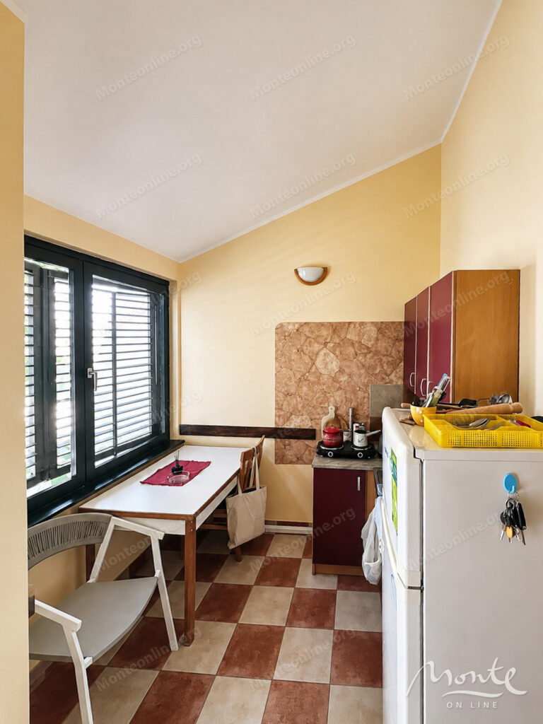 renovirovannaya kvartira s panoramnym vidom na boko kotorskij zaliv krashichi 08