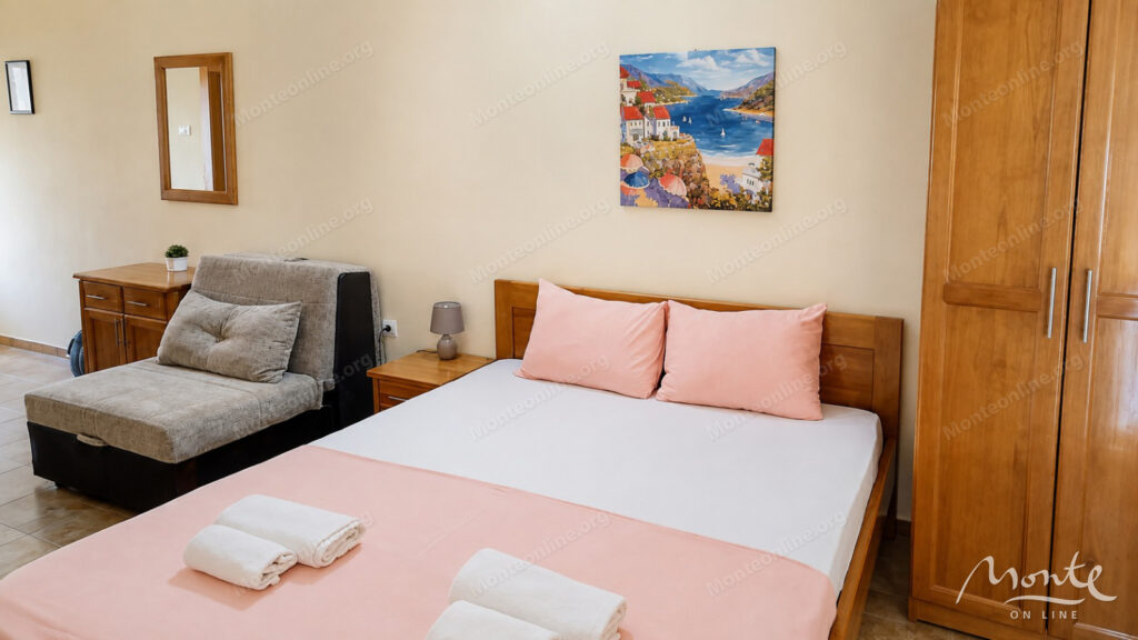 trehetazhnaya villa s bassejnom i vidom na more v dobra voda bar 13
