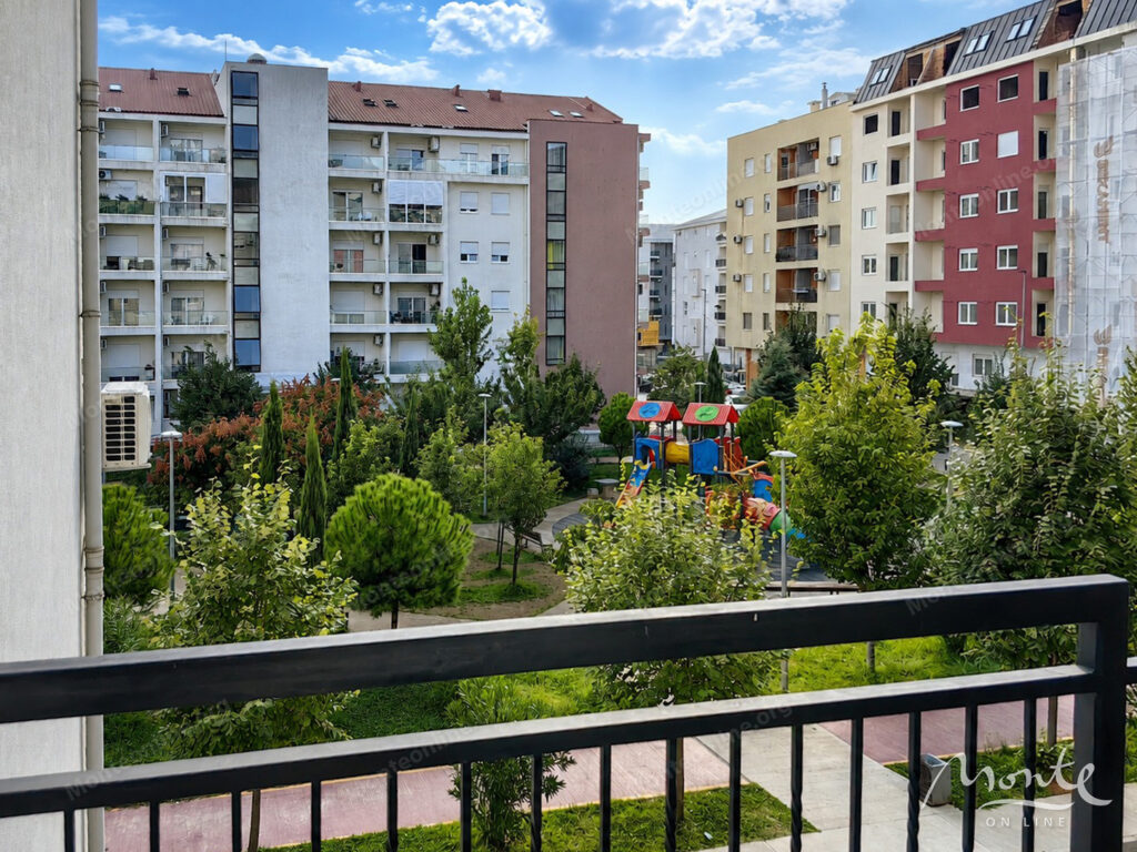 uyutnaya kvartira s 1 spalnej i terrasoj v rajone lyubovich podgoricza 18